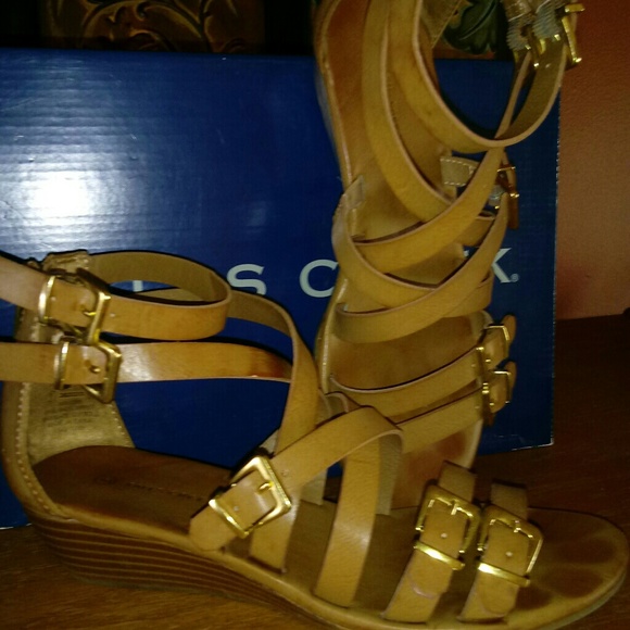 Falls Creek "MAKENA" Leather Strappy Sandals - Picture 3 of 6